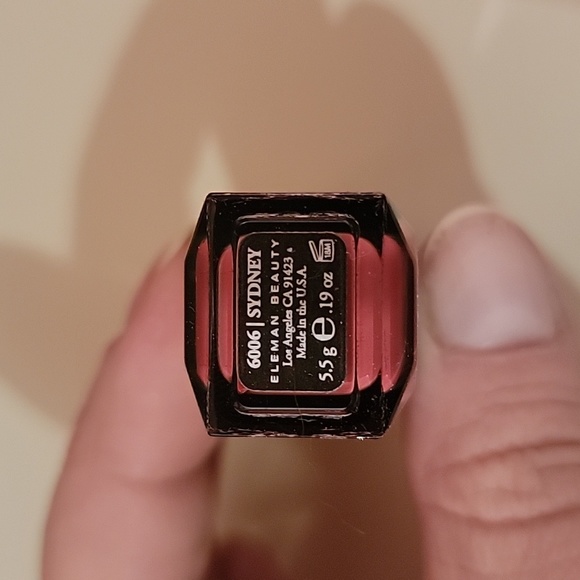 NIB Eleman Beauty Matte Liquid Lipstick SYDNEY - Picture 3 of 3